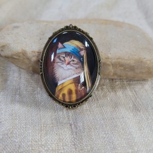 Tabby Cat Brooch, Maine Coon Cat Lapel Pin, "Cat With a Pearl Earring"